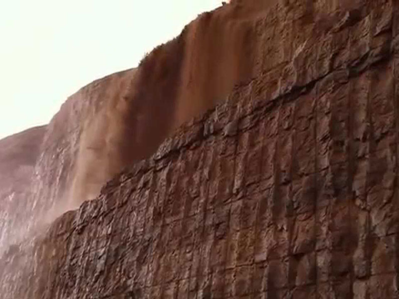 فيديو لشلالات القدية بالرياض بعد هطول أمطار غزيرة